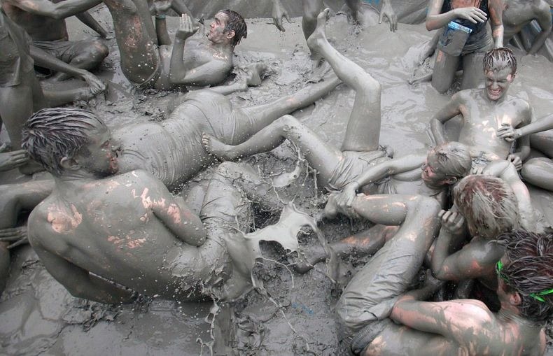 Boryeong-Mud-2012-9[2]