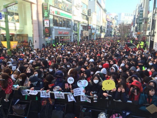 exo fan signing4